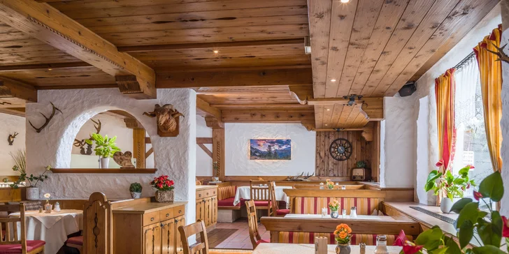 Dovolená v rakouském údolí Zillertal: horský hotel s polopenzí a saunovým světem