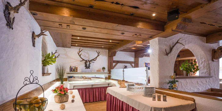 Dovolená v rakouském údolí Zillertal: horský hotel s polopenzí a saunovým světem