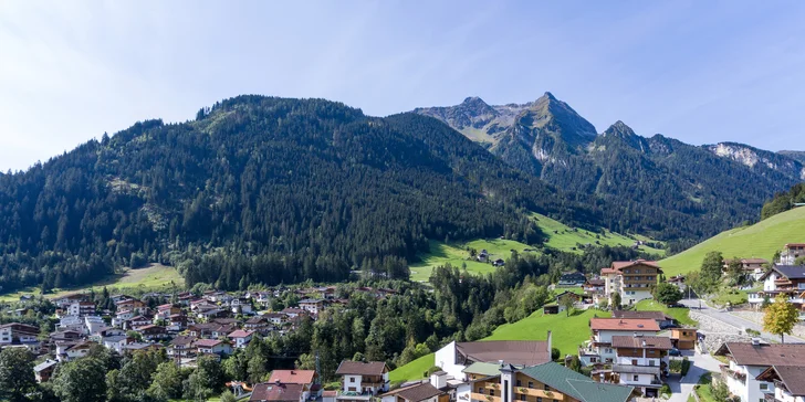 Dovolená v rakouském údolí Zillertal: horský hotel s polopenzí a saunovým světem