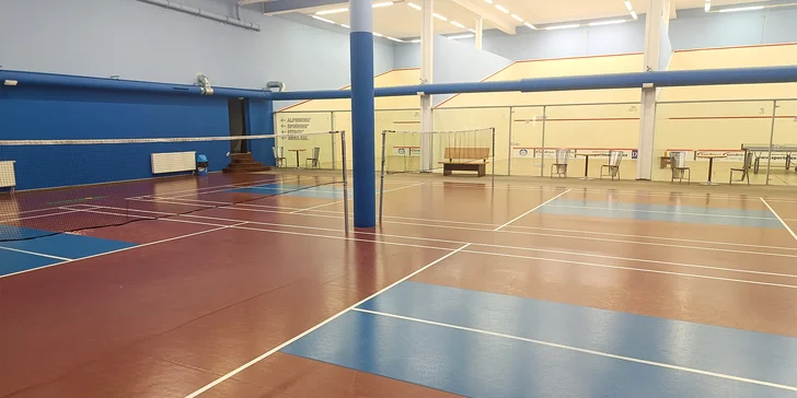 Hodina squashe nebo badmintonu ve sportovním centru Sportmax