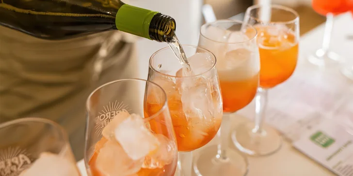 2 nebo 4 drinky v kavárně: Aperol, Mojito, Hugo Spritz i Gin & Tonic