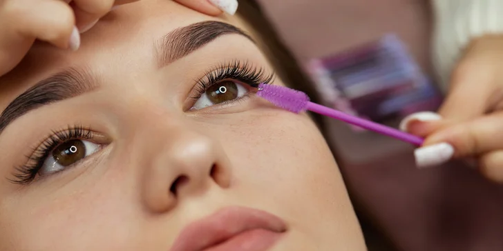 Lash lifting a barvení řas či prodloužení řas metodou 5D až 7D