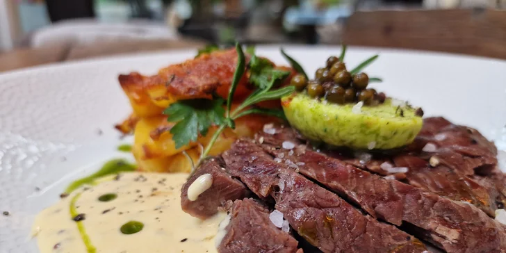 Tříchodové degustační menu pro dva: francouzský tatarák, hovězí steak, dezert a láhev prosecca