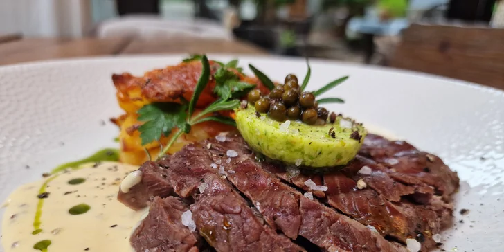 Tříchodové degustační menu pro dva: francouzský tatarák, hovězí steak, dezert a láhev prosecca