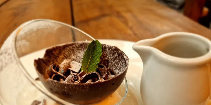 Tříchodové degustační menu pro dva: francouzský tatarák, hovězí steak, dezert a láhev prosecca