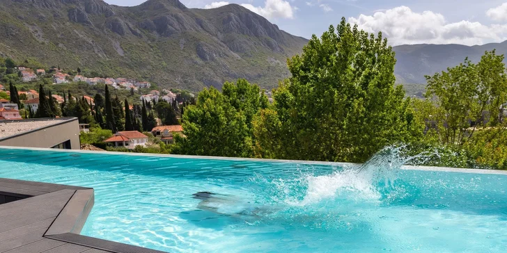 Dovolená u Dubrovníku: hotel kousek od pláže, snídaně i střešní bazén