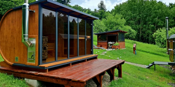 Netradiční ubytování v luxusně vybaveném včelíně s apiterapií jako bonus: finská sauna, možnost rybolovu, minibar