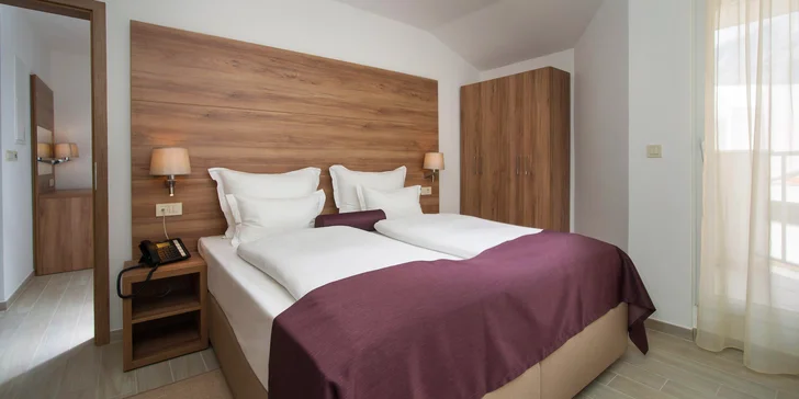 Makarská riviéra: 4* hotel se snídaní, polopenzí či plnou penzí, 3 minuty od pláže