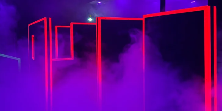 Adrenalin a zábava až pro 8 hráčů: laser game v pardubické aréně vč. nápojů a popcornu