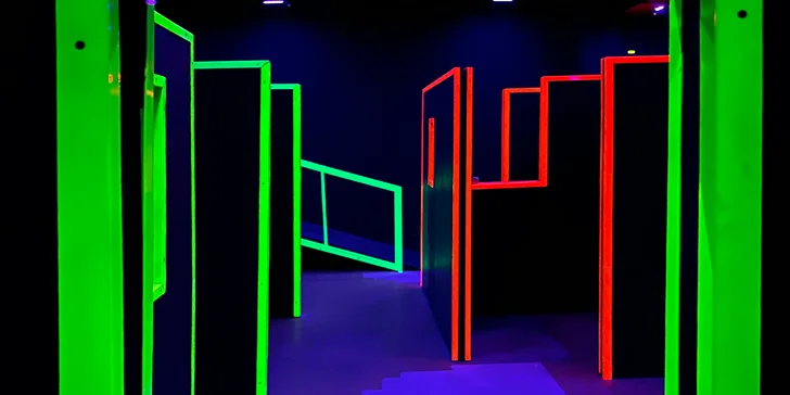 Adrenalin a zábava až pro 8 hráčů: laser game v pardubické aréně vč. nápojů a popcornu