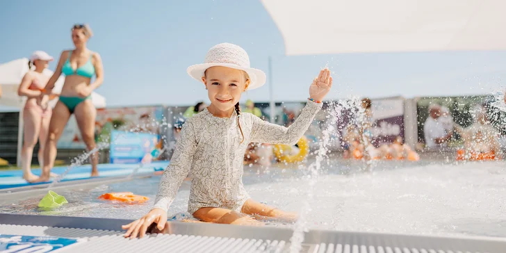 Celodenní vstup do Aquaparku Senec a 100 Kč v kreditech zpět: 7 bazénů, tobogány a skluzavky
