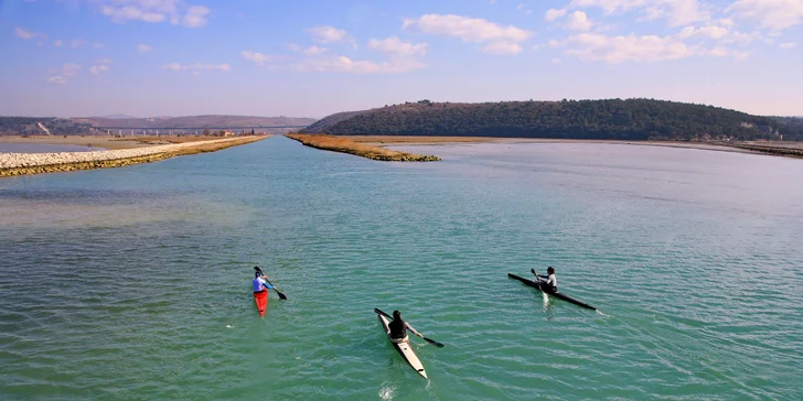 Relax na Istrii: hotel u pláže s infinity bazénem, snídaně či polopenze, dítě zdarma