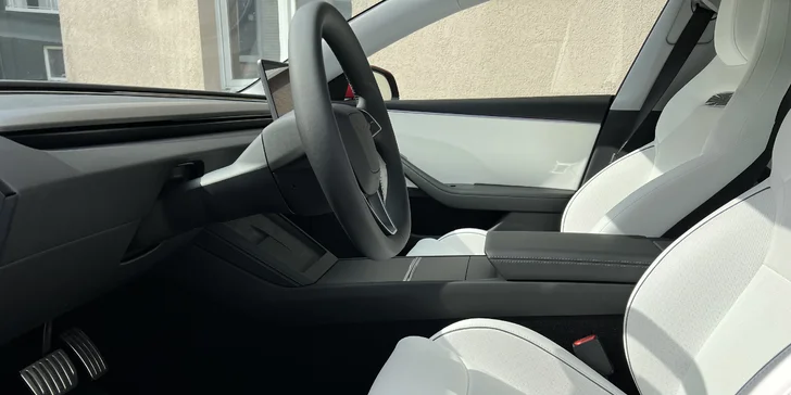 Zapůjčení Tesly Model 3 Performance – elektromobil, co vás ohromí