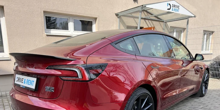 Zapůjčení Tesly Model 3 Performance – elektromobil, co vás ohromí