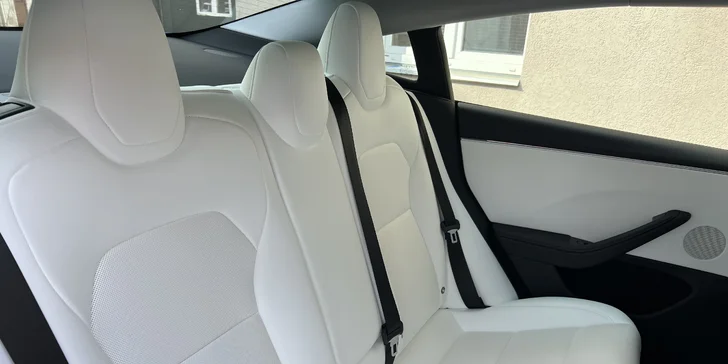 Zapůjčení Tesly Model 3 Performance – elektromobil, co vás ohromí
