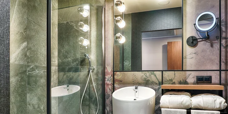 Pobyt v srdci Varšavy: moderní hotel se snídaní i neomezeným vstupem do sauny