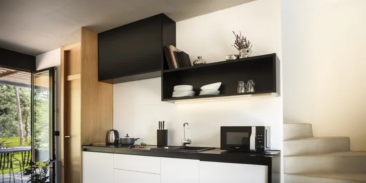 V obou apartmánech najdete dvě ložnice s manželskou postelí a obývací pokoj s rozkládacím gaučem (možnost 2 přistýlek). 