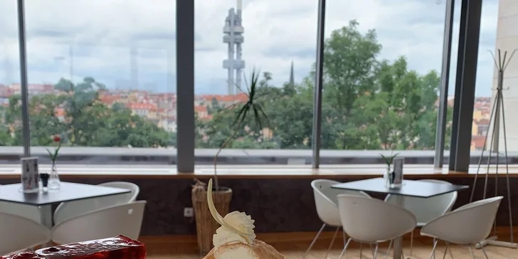 Café Vítkov: dort s kávou nebo Gin & Tonic s výhledem na Žižkov a Karlín