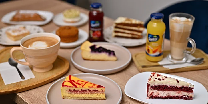Nápoj a dort dle výběru v dejvické kavárně LT Cafe Prague: Red Velvet, medovník a další