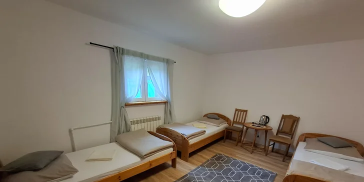 Chatová osada v polských Krkonoších: pokoje až pro 5 osob se snídaní, sauna