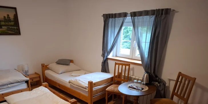Chatová osada v polských Krkonoších: pokoje až pro 5 osob se snídaní, sauna