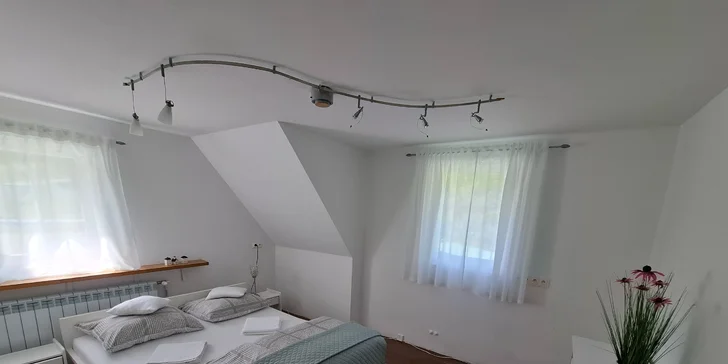 Chatová osada v polských Krkonoších: pokoje až pro 5 osob se snídaní, sauna