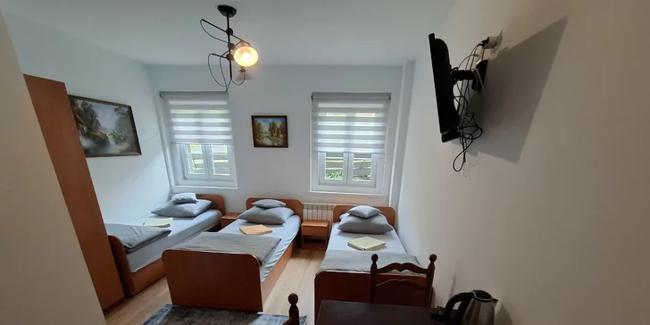 Chatová osada v polských Krkonoších: pokoje až pro 5 osob se snídaní, sauna