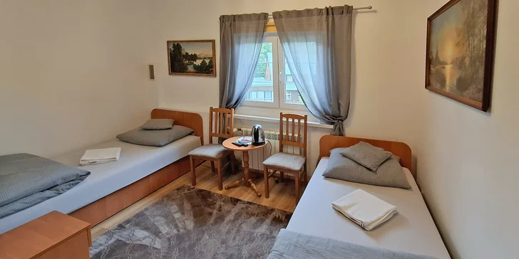 Chatová osada v polských Krkonoších: pokoje až pro 5 osob se snídaní, sauna