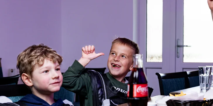 Voucher na laser game do unikátní arény Neon factory: 200–⁠⁠⁠⁠⁠⁠2000 Kč, moderní ovladače, vesty i prostředí