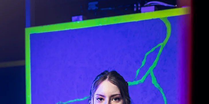 Voucher na laser game do unikátní arény Neon factory: 200–⁠⁠⁠⁠⁠⁠2000 Kč, moderní ovladače, vesty i prostředí