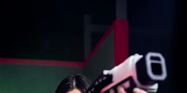 Voucher na laser game do unikátní arény Neon factory: 200–⁠⁠⁠⁠⁠⁠2000 Kč, moderní ovladače, vesty i prostředí