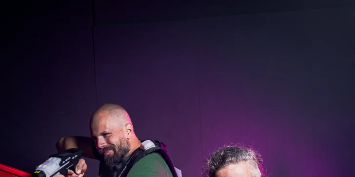 Voucher na laser game do unikátní arény Neon factory: 200–⁠⁠⁠⁠⁠⁠2000 Kč, moderní ovladače, vesty i prostředí