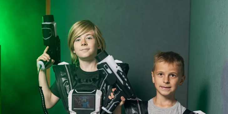 Voucher na laser game do unikátní arény Neon factory: 200–⁠⁠⁠⁠⁠⁠2000 Kč, moderní ovladače, vesty i prostředí