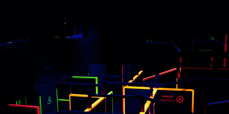 Voucher na laser game do unikátní arény Neon factory: 200–⁠⁠⁠⁠⁠⁠2000 Kč, moderní ovladače, vesty i prostředí