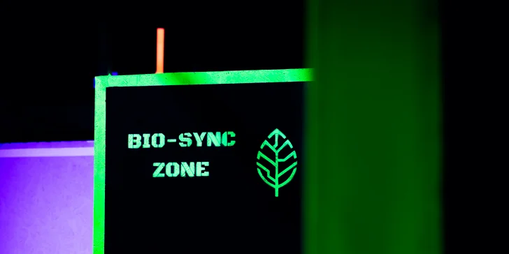Voucher na laser game do unikátní arény Neon factory: 200–⁠⁠⁠⁠⁠⁠2000 Kč, moderní ovladače, vesty i prostředí