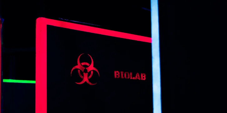 Voucher na laser game do unikátní arény Neon factory: 200–⁠⁠⁠⁠⁠⁠2000 Kč, moderní ovladače, vesty i prostředí