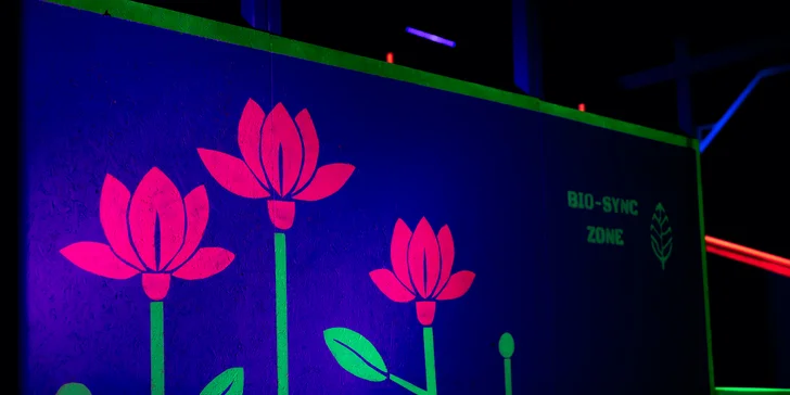 Voucher na laser game do unikátní arény Neon factory: 200–⁠⁠⁠⁠⁠⁠2000 Kč, moderní ovladače, vesty i prostředí