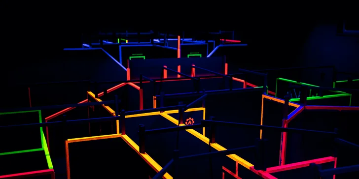 Voucher na laser game do unikátní arény Neon factory: 200–⁠⁠⁠⁠⁠⁠2000 Kč, moderní ovladače, vesty i prostředí