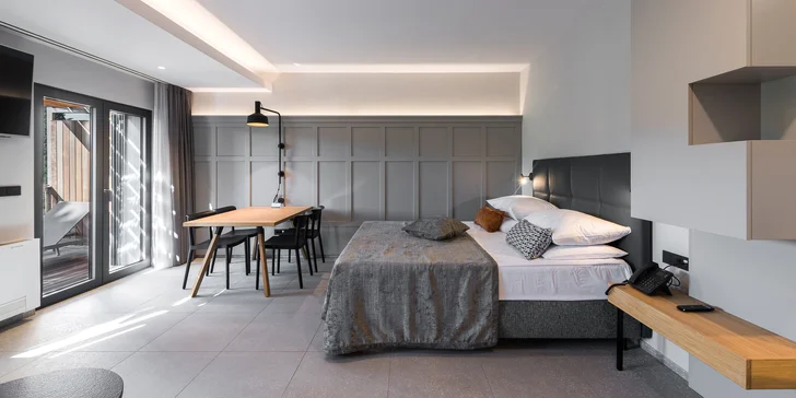 Pobřežní letovisko Strunjan: hotel přímo u pláže, vč. snídaně a neomezeného wellness