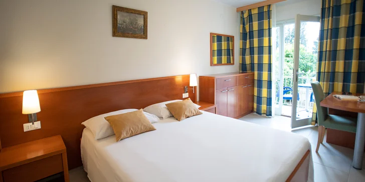 Chorvatský ostrov Brač: hotel přímo u pláže, bazén, snídaně či polopenze, dítě zdarma