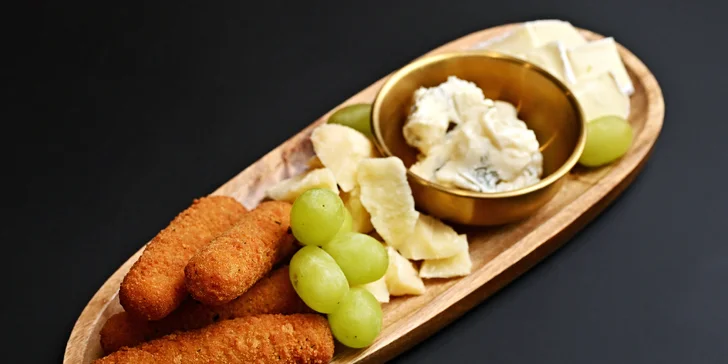 Víno nebo koktejl včetně tapas dle výběru: prosecco, mojito i sýrový talíř