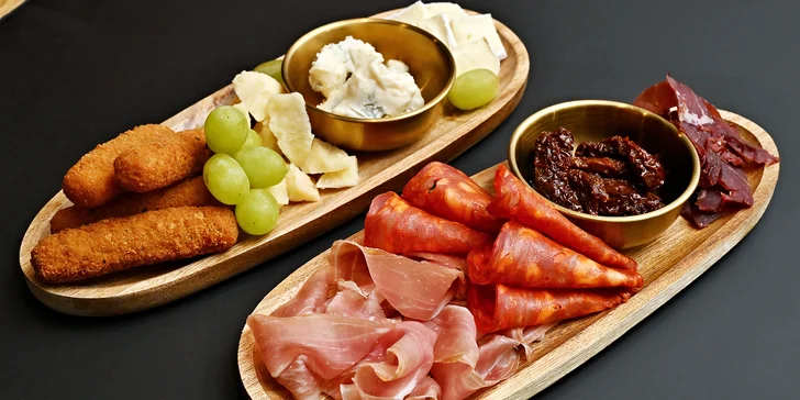 Víno nebo koktejl včetně tapas dle výběru: prosecco, mojito i sýrový talíř