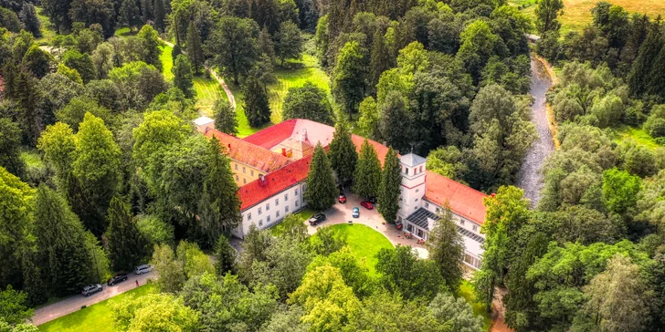 Romantika na polském zámku, 13 km od hranic: neomezený vstup do wellness, snídaně či polopenze