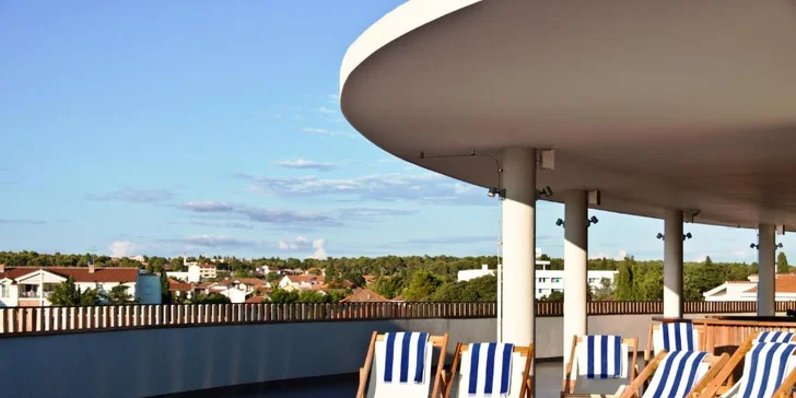 Pohodová dovolená v Dalmácii: 4* hotel v přístavu, snídaně, bazén, dítě do 5,9 let zdarma