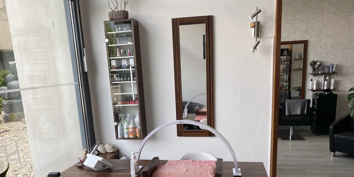 Manikúra s lakováním, gellak i shellac nebo gelová modeláž či doplnění