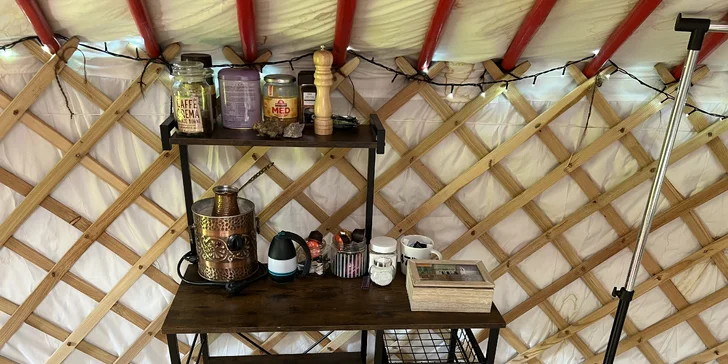 Glamping: zrelaxujte v mongolské jurtě s otevřeným výhledem na noční oblohu, až pro 3 osoby, vč. snídaně