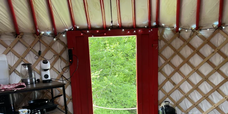 Glamping: zrelaxujte v mongolské jurtě s otevřeným výhledem na noční oblohu, až pro 3 osoby, vč. snídaně