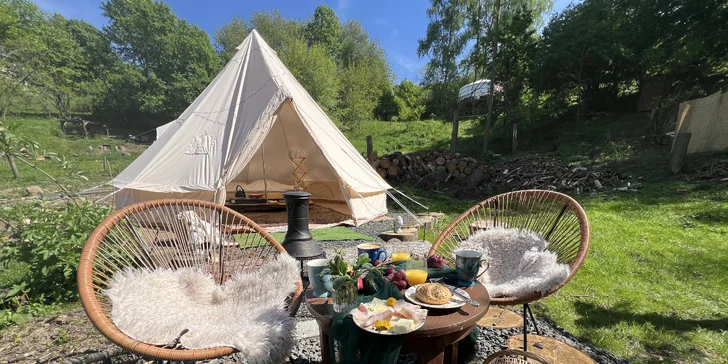 Romantický glamping ve stanu: pro 2–3 osoby, vč. snídaně, 50 m od řeky Ohře