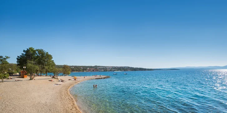 Resort je schovaný v příjemném stínu dubového lesa a jen 2 min. od moře. 