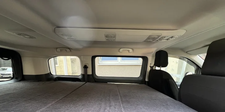 Pronájem vozidla Toyota ProAce se spací vestavbou až pro 5 osob